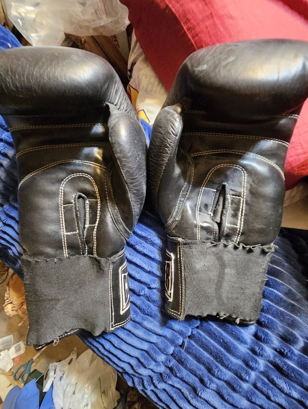 Top Contender Boxing Gloves - Picture 3 of 7
